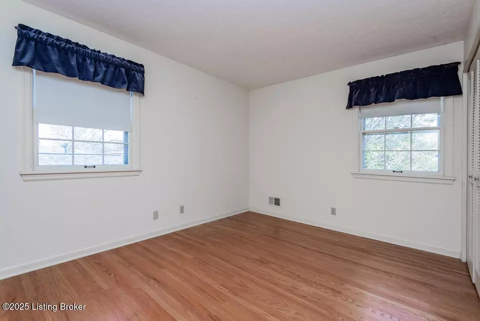 Bedroom - 9007 Henry Clay Dr, Louisville, KY 40242 photo 2 of 5