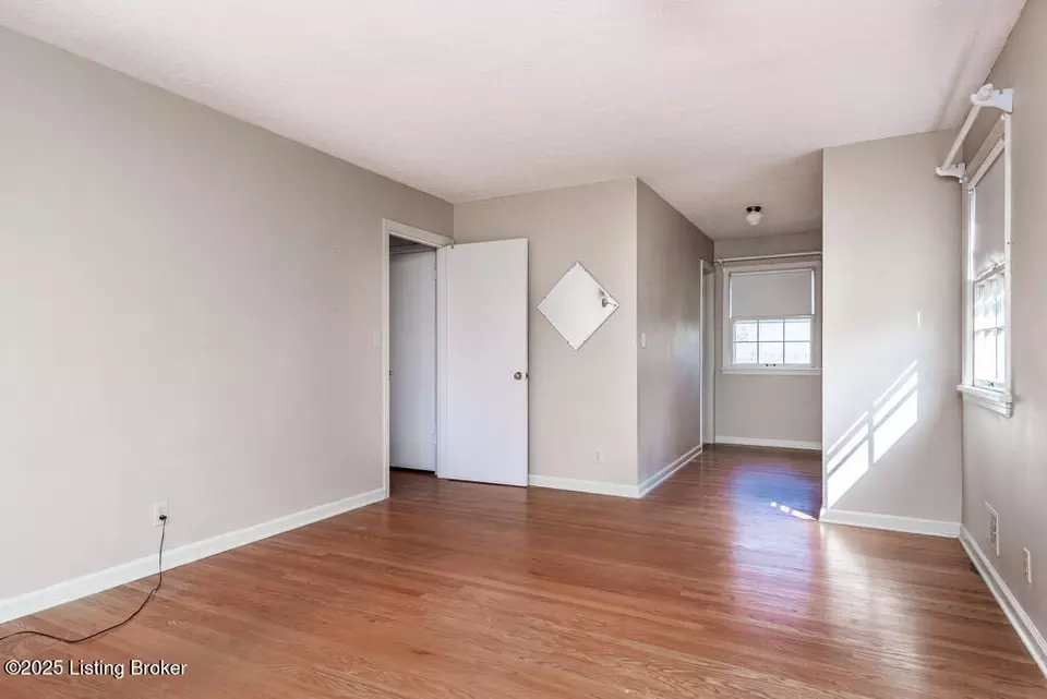 Bedroom - 9007 Henry Clay Dr, Louisville, KY 40242 photo 4 of 5