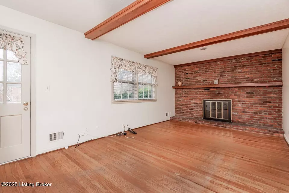 Living - 9007 Henry Clay Dr, Louisville, KY 40242 photo 4 of 4