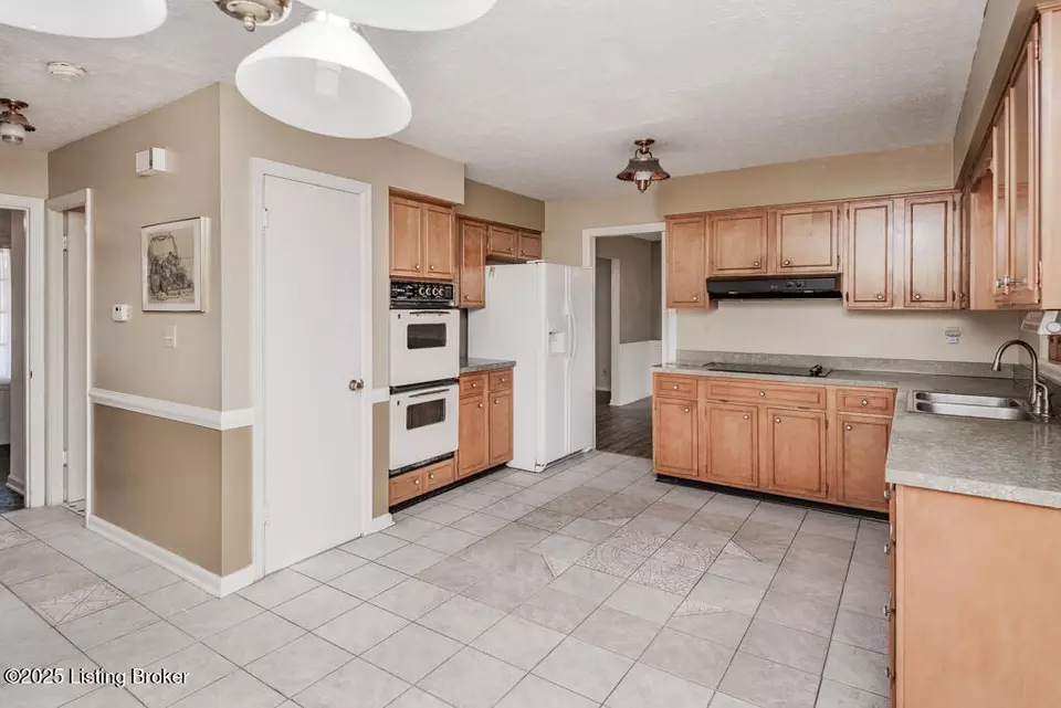 Kitchen - 9007 Henry Clay Dr, Louisville, KY 40242 photo 3 of 3