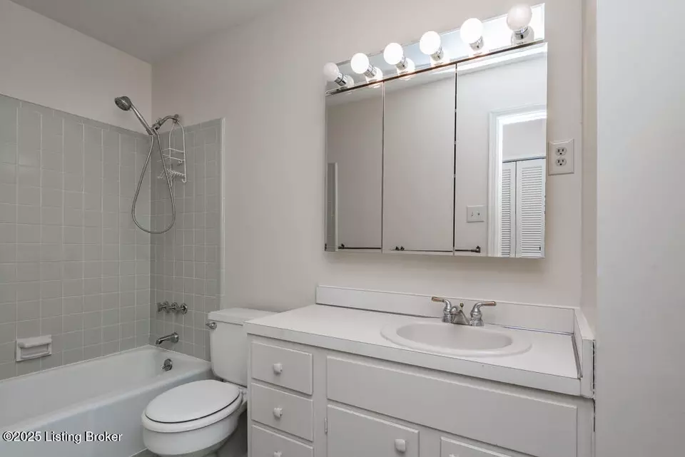 Bath - 9007 Henry Clay Dr, Louisville, KY 40242 photo 3 of 3