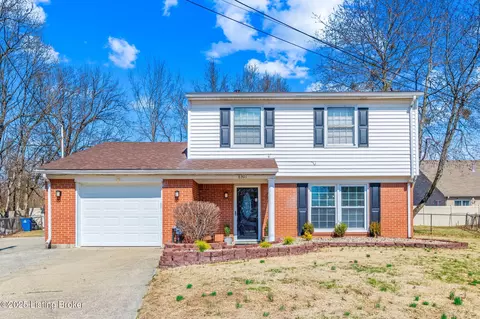 8301 Petra Ct, Louisville, KY 40219