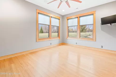 Bedroom - 9306 Deepa Dr, Prospect, KY 40059 photo 3 of 4