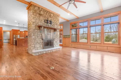 Living - 9306 Deepa Dr, Prospect, KY 40059 photo 4 of 11