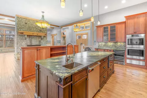 Kitchen - 9306 Deepa Dr, Prospect, KY 40059 photo 3 of 4