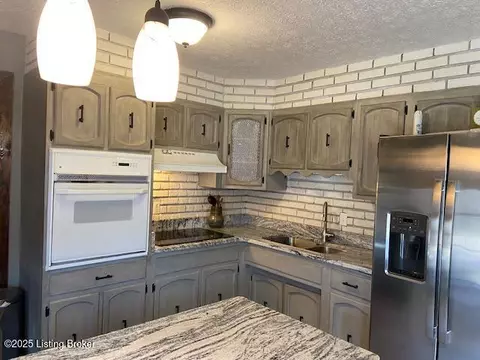 Kitchen - 7657 Loretto Rd, Loretto, KY 40037 photo 2 of 2