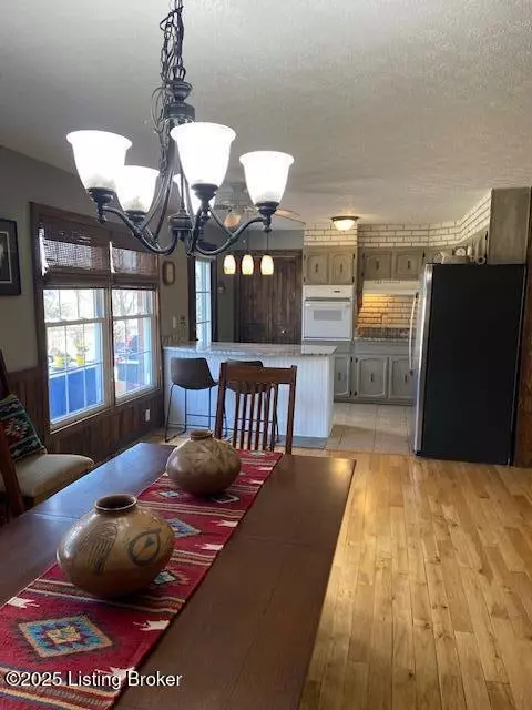 Dining - 7657 Loretto Rd, Loretto, KY 40037 photo 3 of 3
