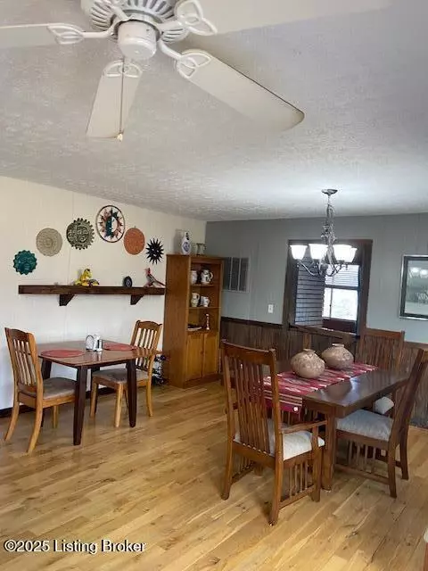 Dining - 7657 Loretto Rd, Loretto, KY 40037 photo 2 of 3