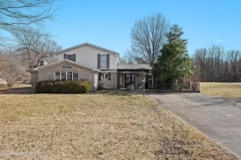 386 Smith Ln, Louisville, KY 40229