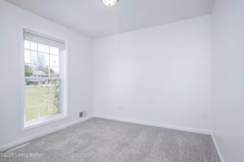 Bedroom - 161 Eathan Ct, Mount Washington, KY 40047 photo 4 of 7