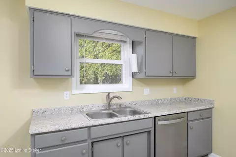 Kitchen - 161 Eathan Ct, Mount Washington, KY 40047 photo 2 of 3