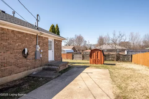Exterior - 161 Eathan Ct, Mount Washington, KY 40047 photo 4 of 11