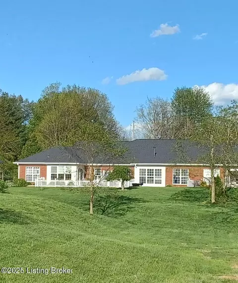 8602 Mill Spring Pl, Louisville, KY 40228