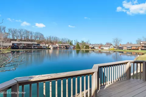 5552 Forest Lake Dr, Prospect, KY 40059