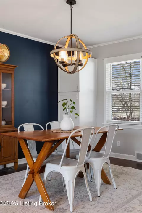 Dining - 7704 River Rd, Prospect, KY 40059 photo 3 of 6