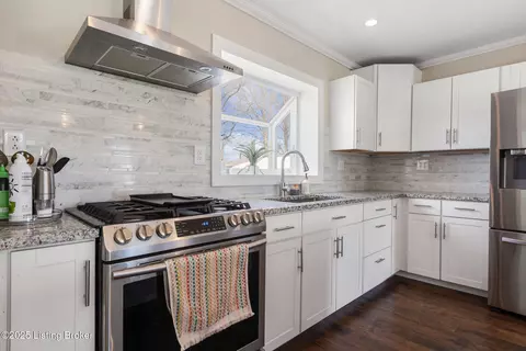 Kitchen - 7704 River Rd, Prospect, KY 40059 photo 1 of 8