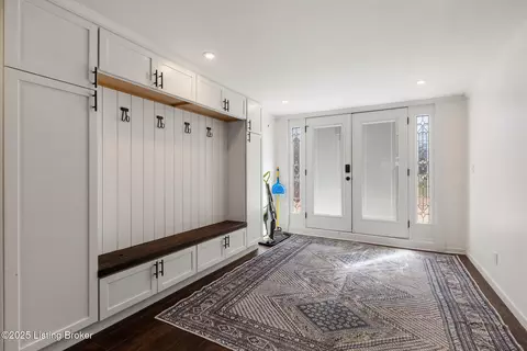 Entry Way - 7704 River Rd, Prospect, KY 40059 photo 5 of 8