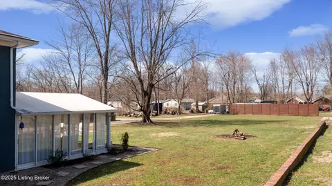 Exterior - 7704 River Rd, Prospect, KY 40059 photo 6 of 15