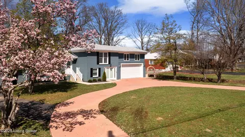 Exterior - 7704 River Rd, Prospect, KY 40059 photo 2 of 15