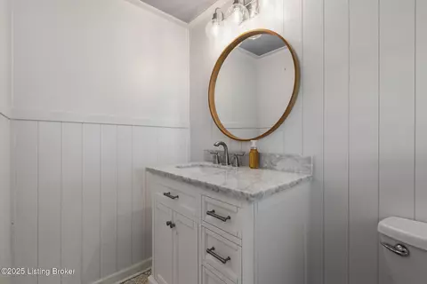 Bath - 7704 River Rd, Prospect, KY 40059 photo 6 of 9