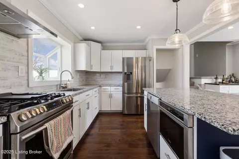 Kitchen - 7704 River Rd, Prospect, KY 40059 photo 3 of 8