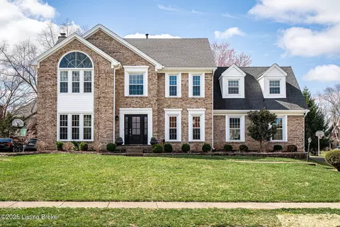 2820 Woods Club Rd, Louisville, KY 40241