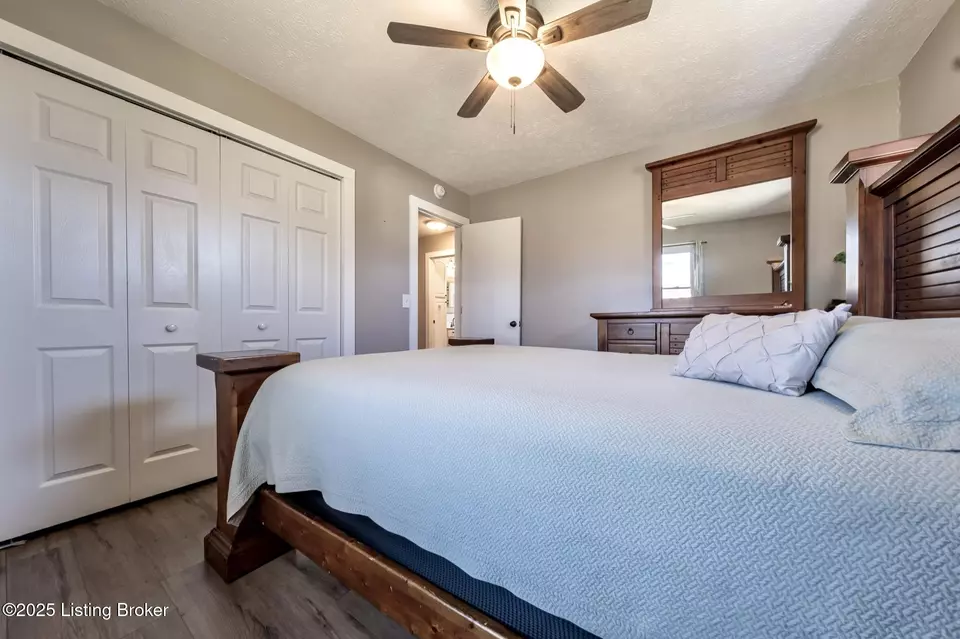 Bedroom - 8113 Hwy 259 N, Bee Spring, KY 42207 photo 3 of 10