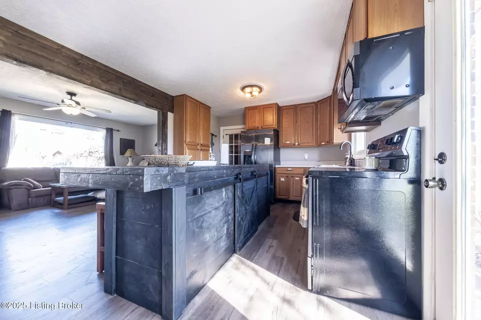 Kitchen - 8113 Hwy 259 N, Bee Spring, KY 42207 photo 6 of 6