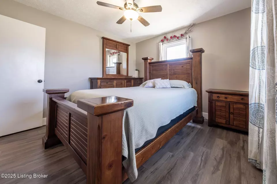 Bedroom - 8113 Hwy 259 N, Bee Spring, KY 42207 photo 2 of 10