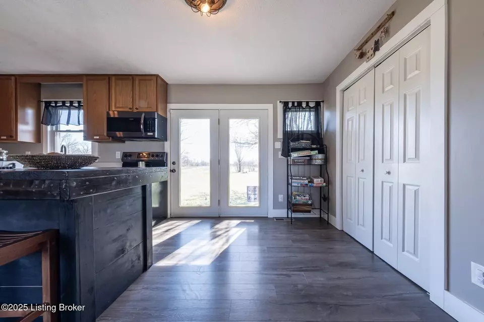 Entry Way - 8113 Hwy 259 N, Bee Spring, KY 42207 photo 5 of 7