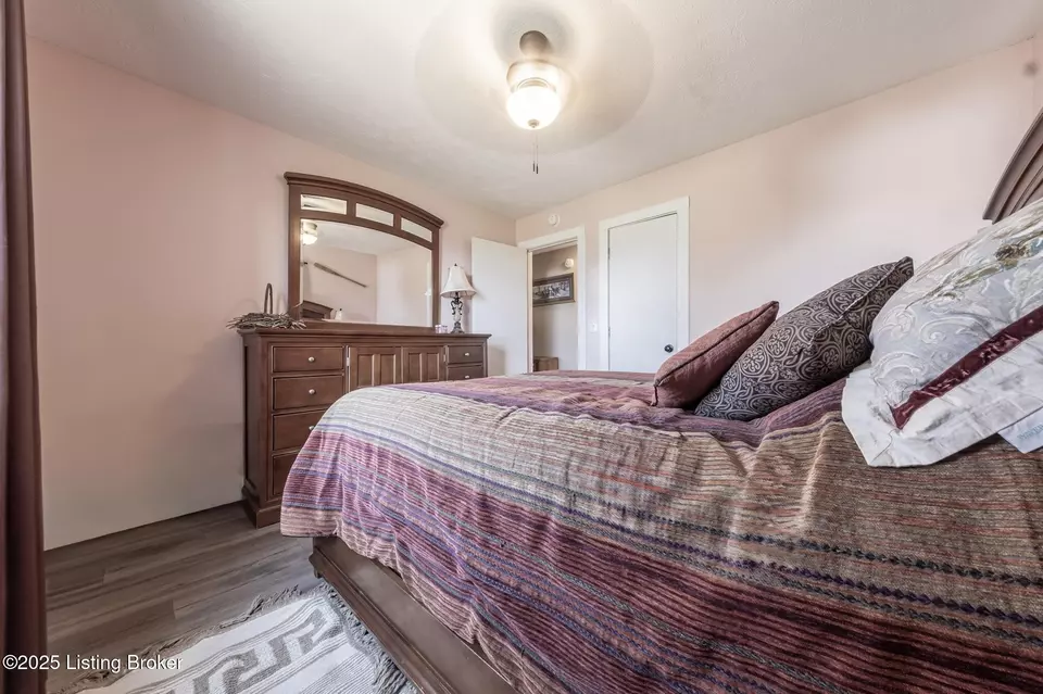 Bedroom - 8113 Hwy 259 N, Bee Spring, KY 42207 photo 6 of 10