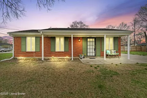 5401 Ridgecrest Rd, Louisville, KY 40218