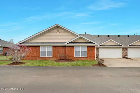 7518 Autumn Pointe Dr, Louisville, KY 40214