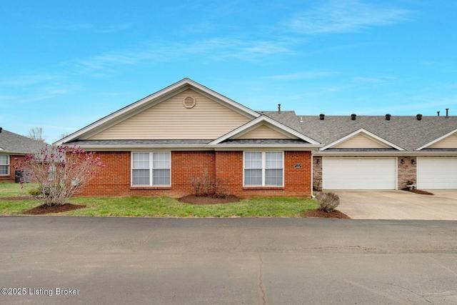 7518 Autumn Pointe Dr, Louisville, KY 40214