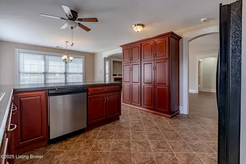 Kitchen - 504 Red Leaf Dr, Carrollton, KY 41008 photo 6 of 6