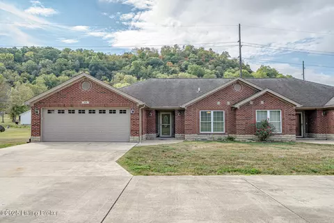 Exterior - 504 Red Leaf Dr, Carrollton, KY 41008 photo 2 of 10