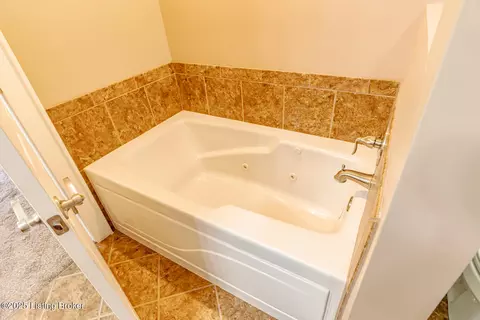 Bath - 504 Red Leaf Dr, Carrollton, KY 41008 photo 6 of 7
