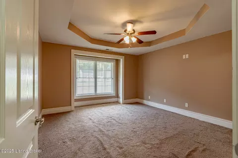 Bedroom - 504 Red Leaf Dr, Carrollton, KY 41008 photo 3 of 5