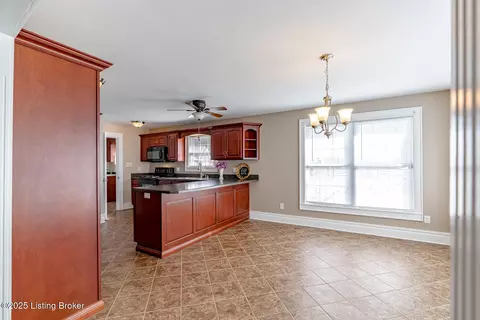Dining - 504 Red Leaf Dr, Carrollton, KY 41008 photo 1 of 3