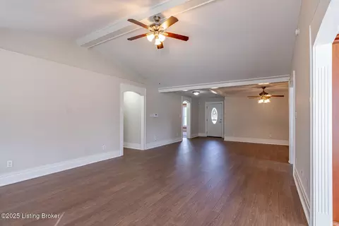 Living - 504 Red Leaf Dr, Carrollton, KY 41008 photo 7 of 9