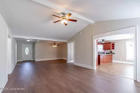 Living - 504 Red Leaf Dr, Carrollton, KY 41008 photo 1 of 9