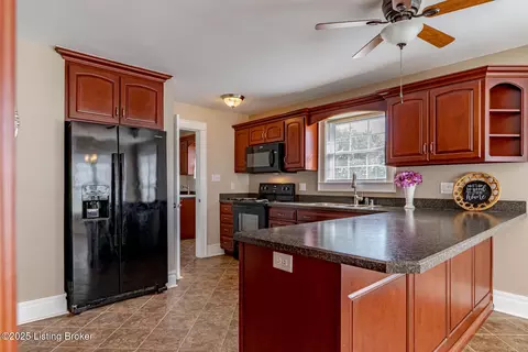 Kitchen - 504 Red Leaf Dr, Carrollton, KY 41008 photo 1 of 6