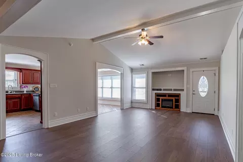 Living - 504 Red Leaf Dr, Carrollton, KY 41008 photo 8 of 9