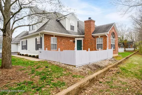 3906 Greenhurst Dr, Louisville, KY 40299