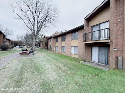 7090 Wildwood Cir # 34-2, Louisville, KY 40291