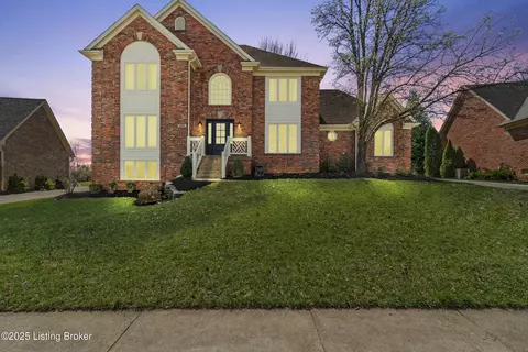 11206 Oakhurst Rd, Louisville, KY 40245