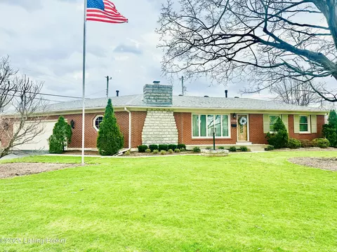 3100 Kaye Lawn Dr, Louisville, KY 40220