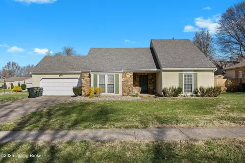 9011 Wooded Glen Rd, Louisville, KY 40220