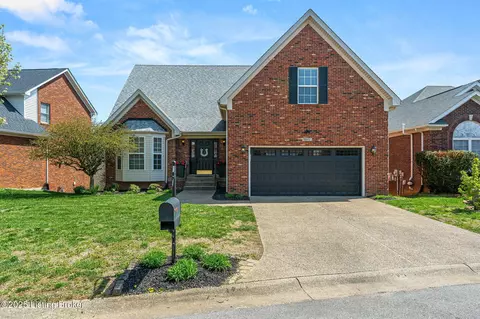 10117 Springhurst Gardens Cir, Louisville, KY 40241