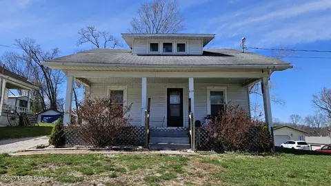 619 Walnut St, Paoli, IN 47454